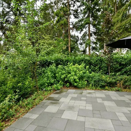 Cosy W Garden Patio Chalet